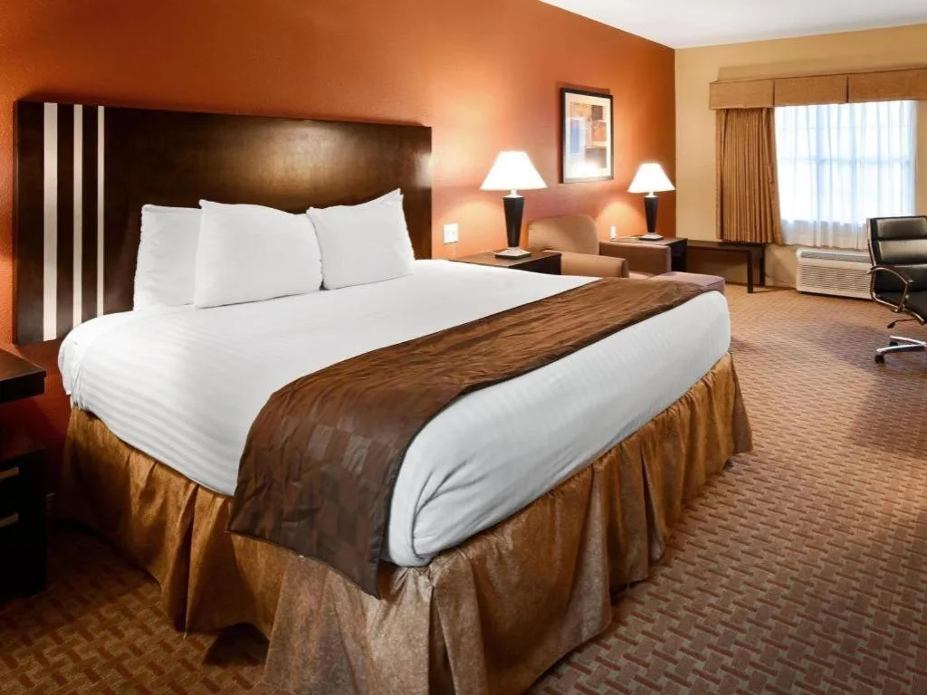 Bed in Americas Best Value Inn Monroe