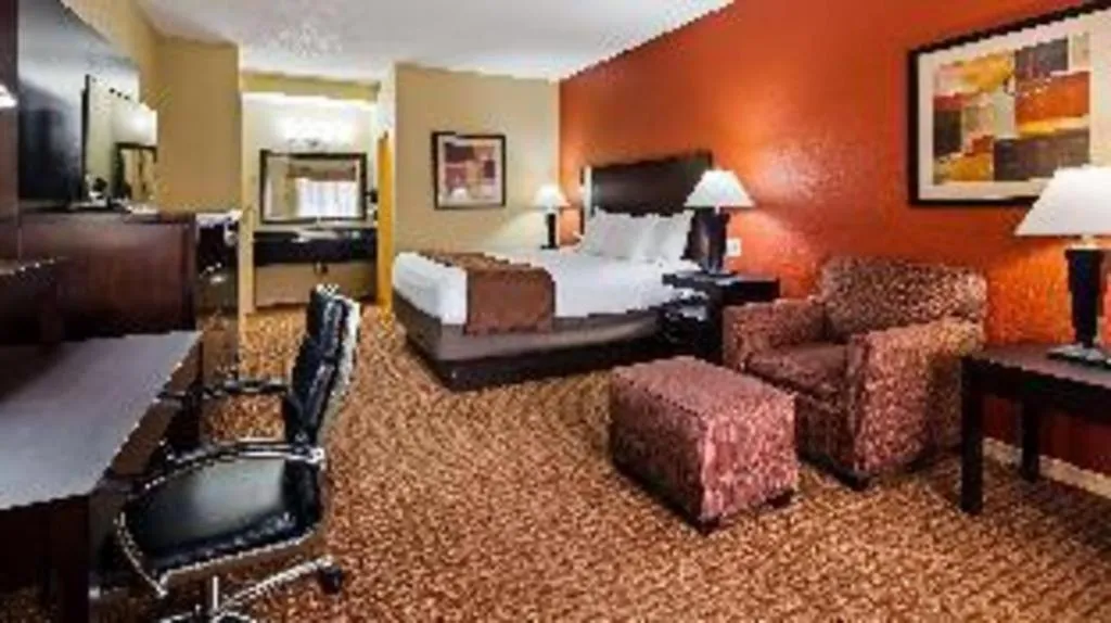 Bed in Americas Best Value Inn Monroe