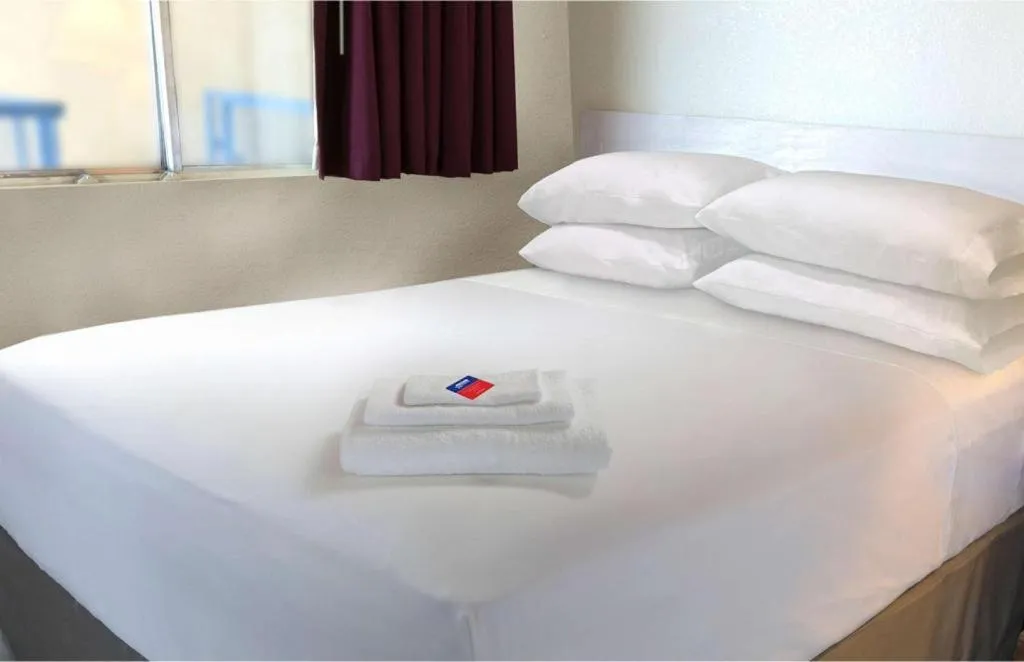 Bed in Americas Best Value Inn Monroe