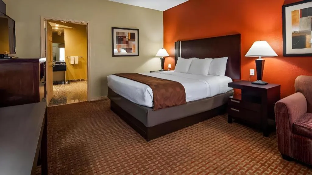 Bed in Americas Best Value Inn Monroe