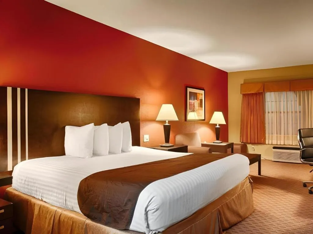 Bed in Americas Best Value Inn Monroe