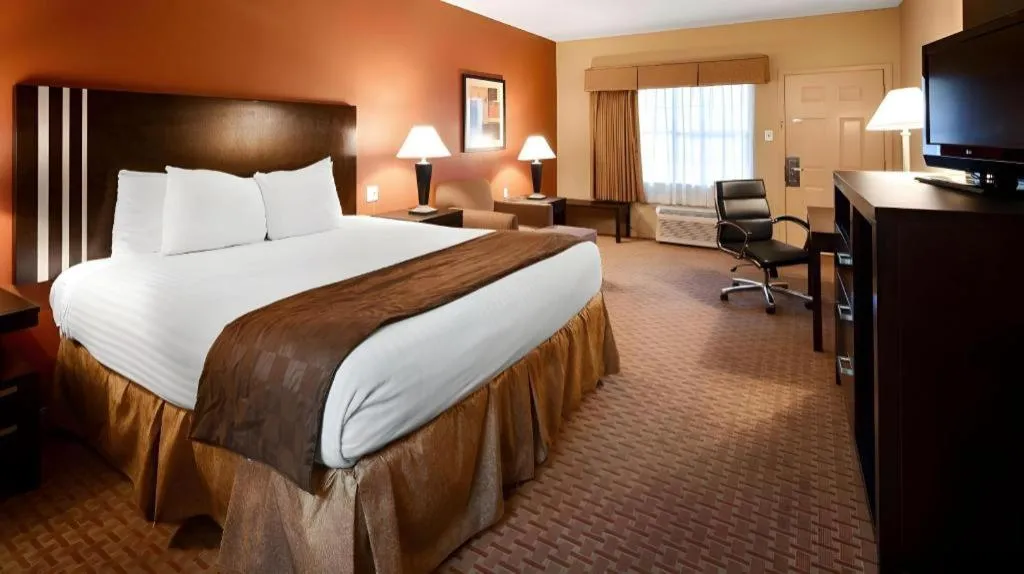 Bed in Americas Best Value Inn Monroe