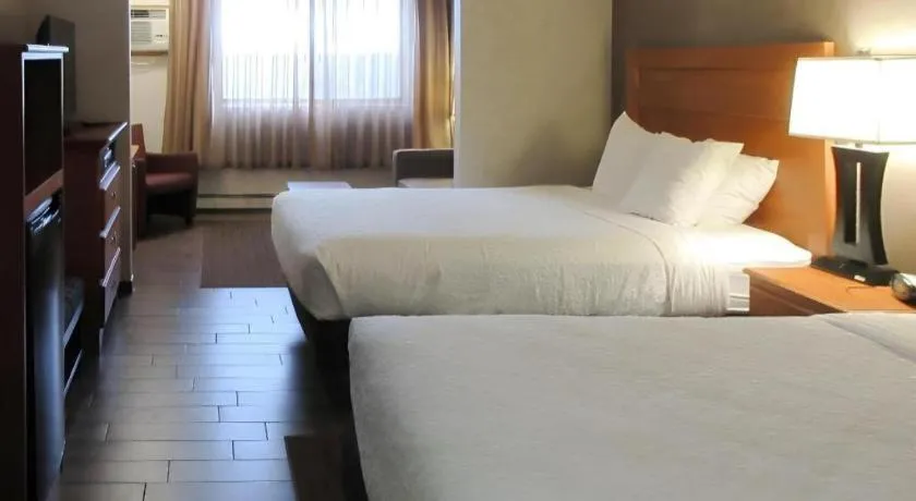 Bed in Quality Inn & Suites Detroit Lakes