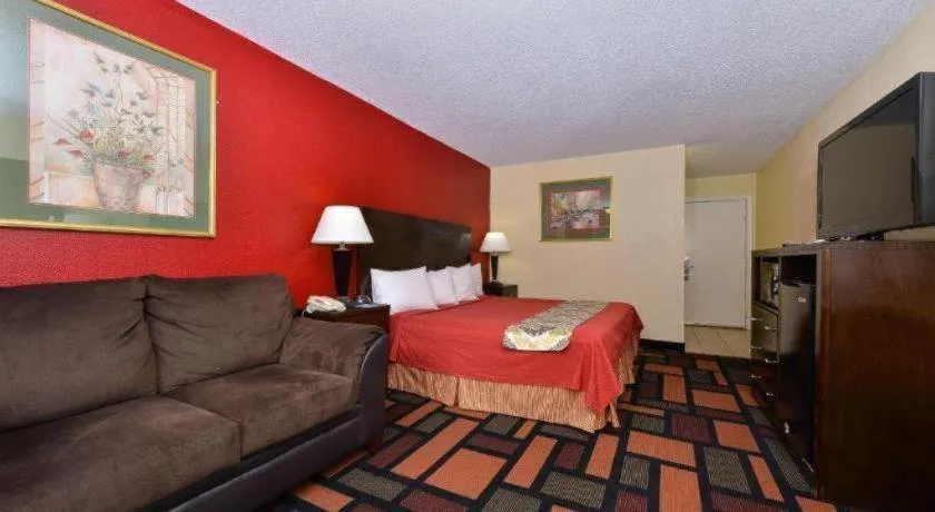 Bed in Americas Best Value Inn Canton, NC