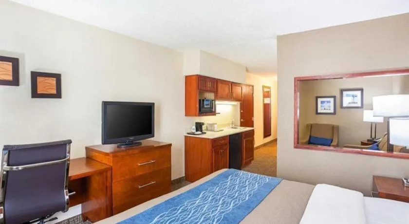 Bed in Comfort Inn Lincoln I-80