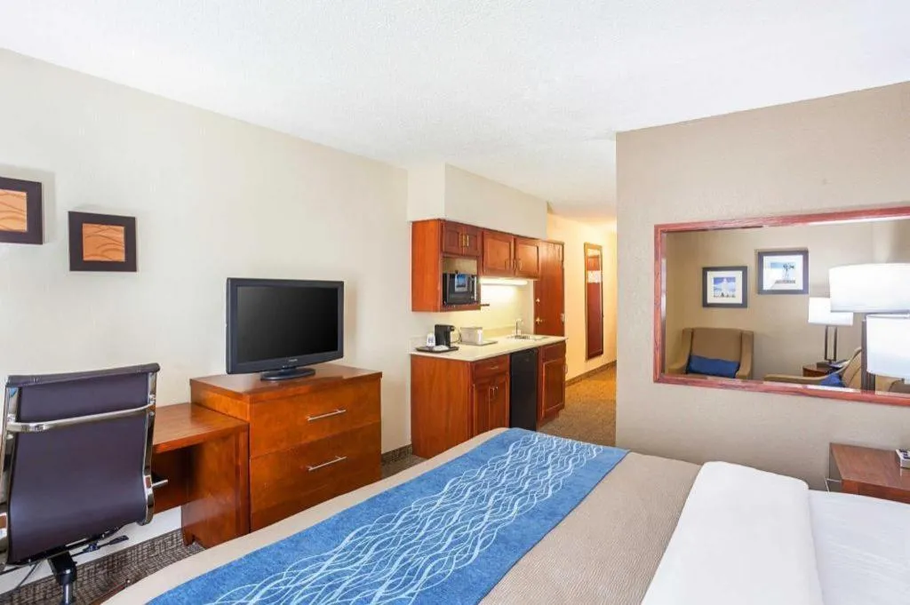 Bed in Comfort Inn Lincoln I-80