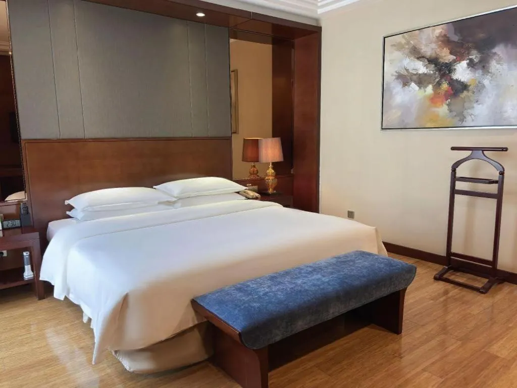 Bed in Kunming Golden Eagle Summit Hotel