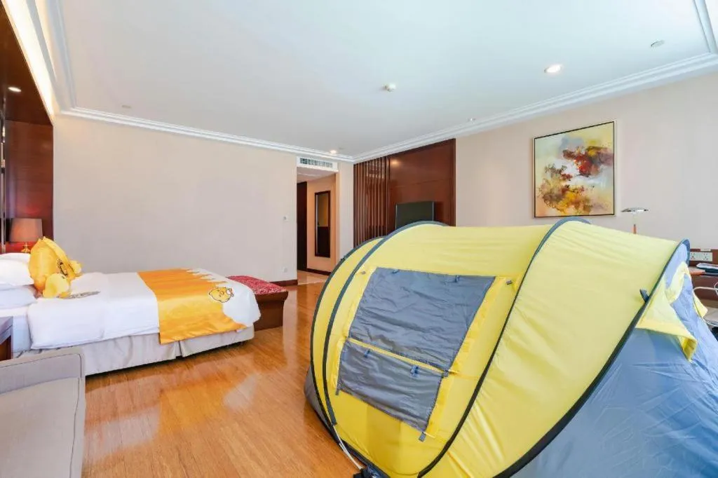 Bed in Kunming Golden Eagle Summit Hotel