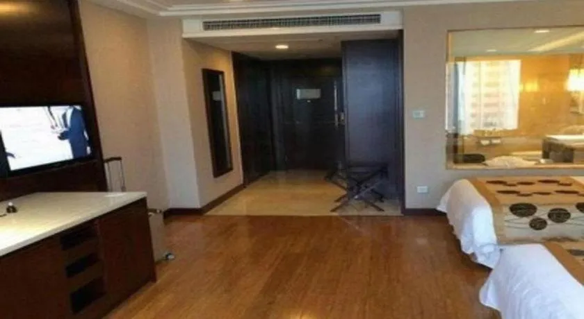 Bed in Kunming Golden Eagle Summit Hotel