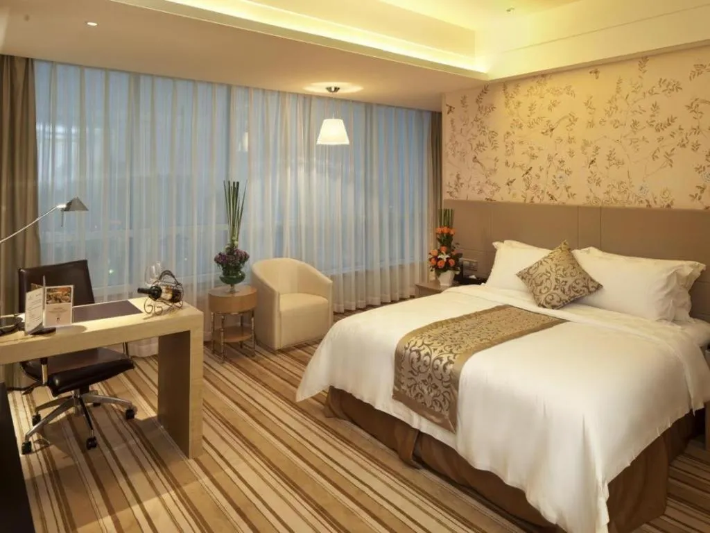 Bed in Yueyang Grand Skylight Hotel