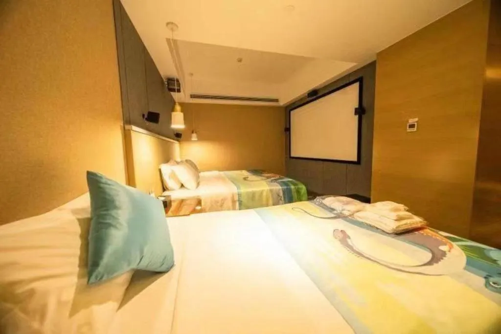 Bed in Yueyang Grand Skylight Hotel