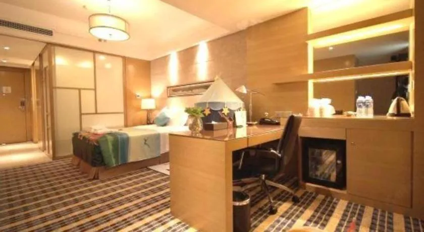 Bed in Yueyang Grand Skylight Hotel