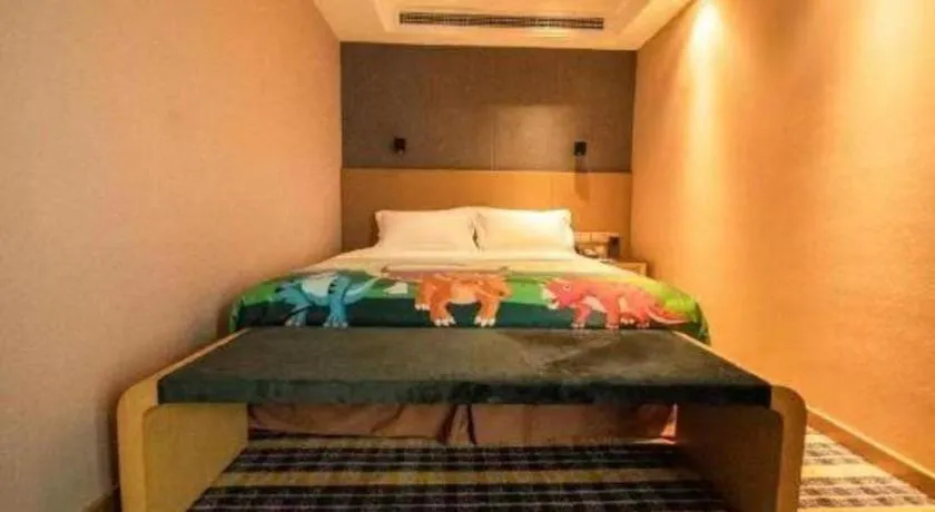 Bed in Yueyang Grand Skylight Hotel