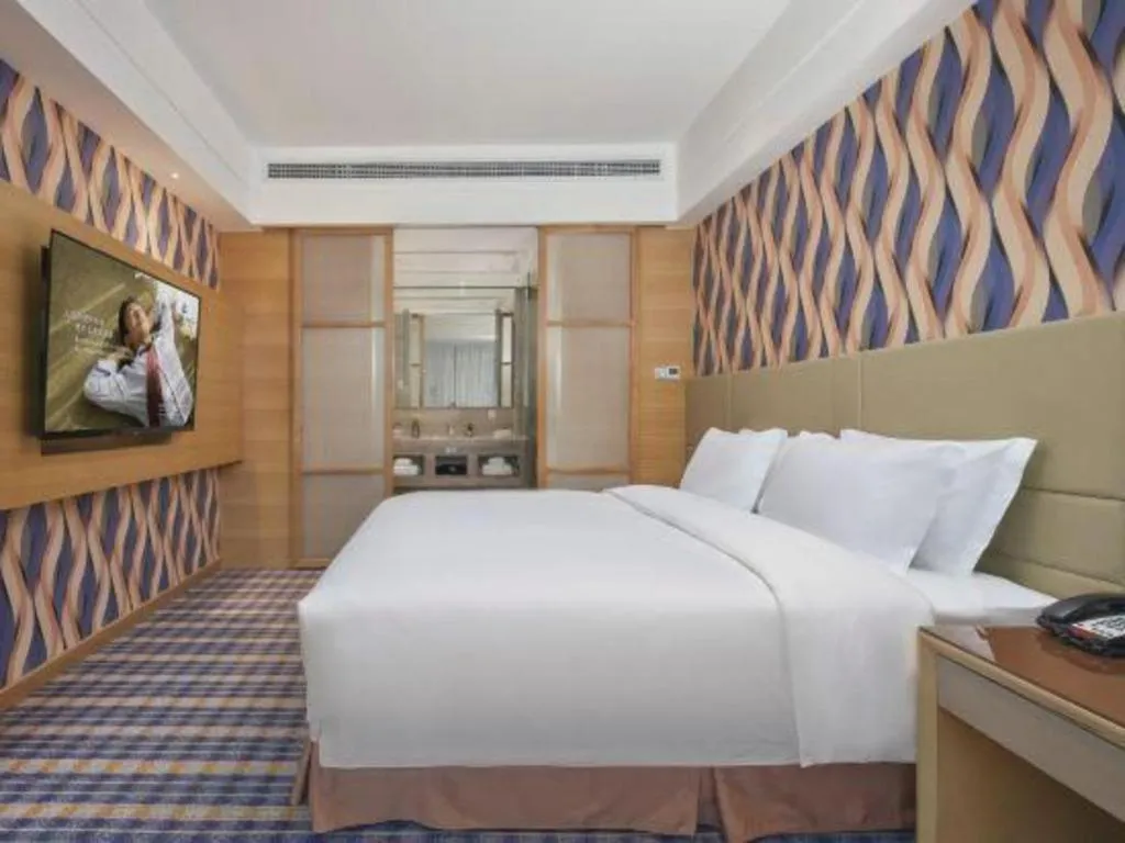 Bed in Yueyang Grand Skylight Hotel