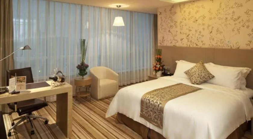 Bed in Yueyang Grand Skylight Hotel