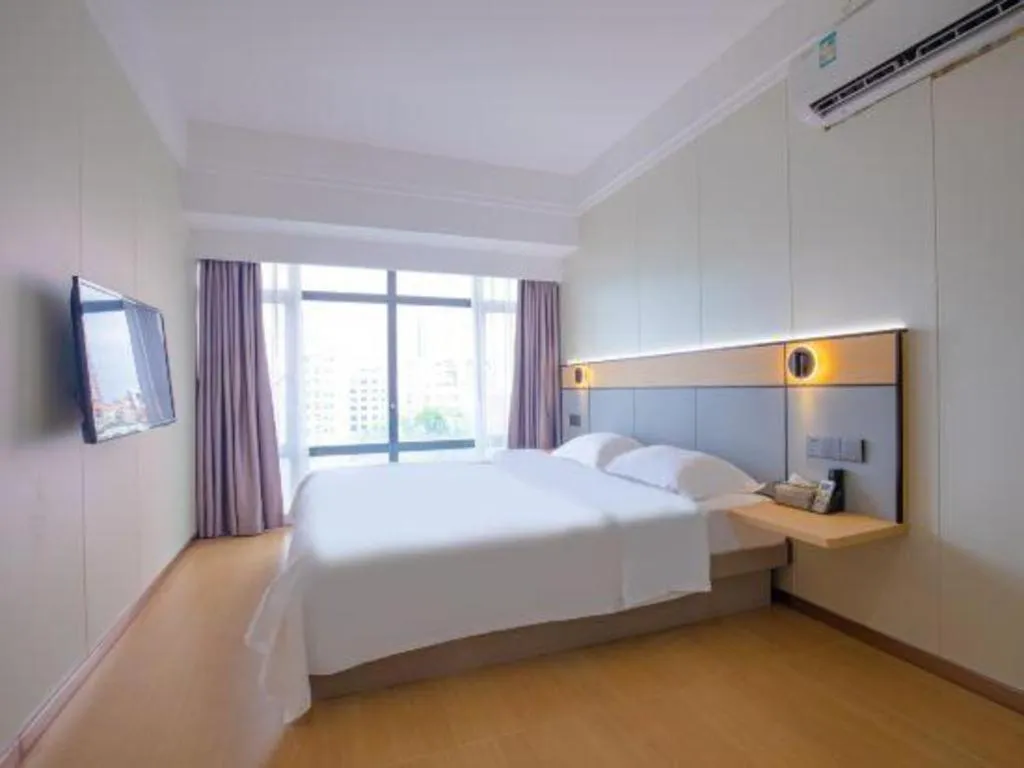 Bed in Silver Art Hotel