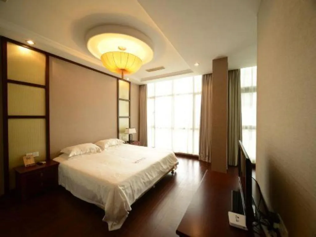 Bed in Silver Art Hotel