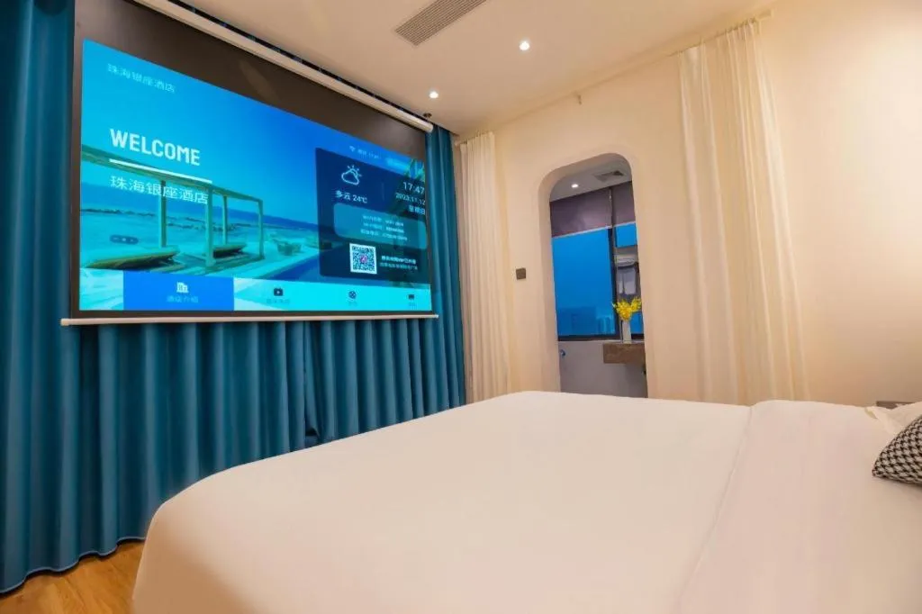 Bed in Silver Art Hotel