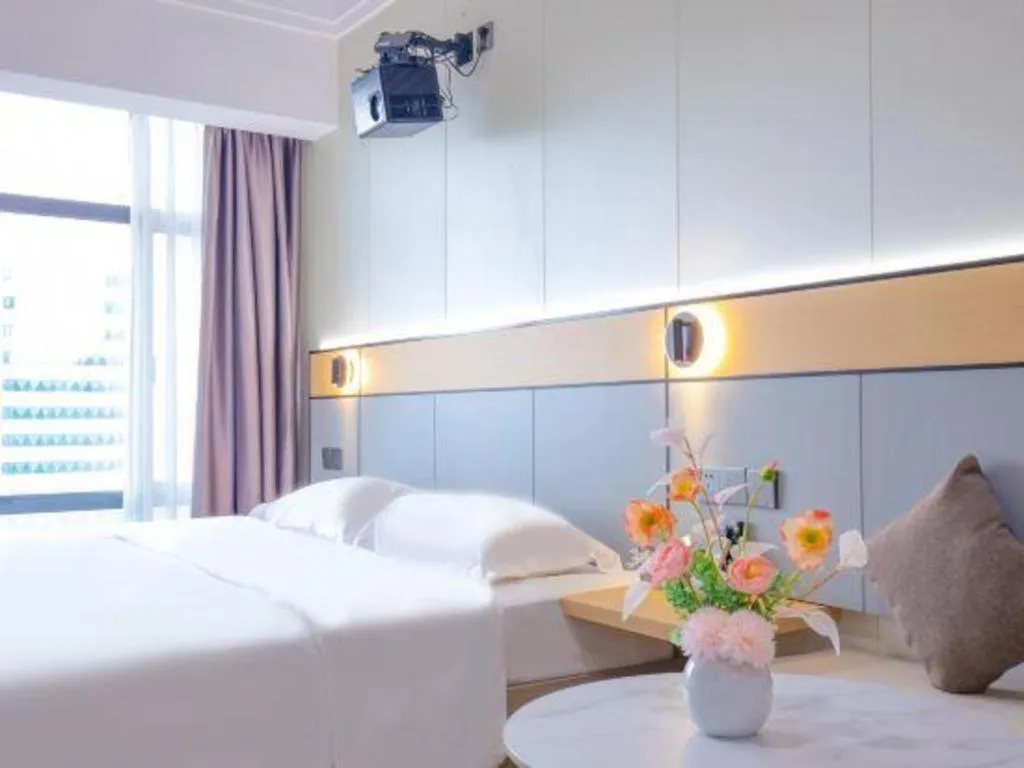 Bed in Silver Art Hotel