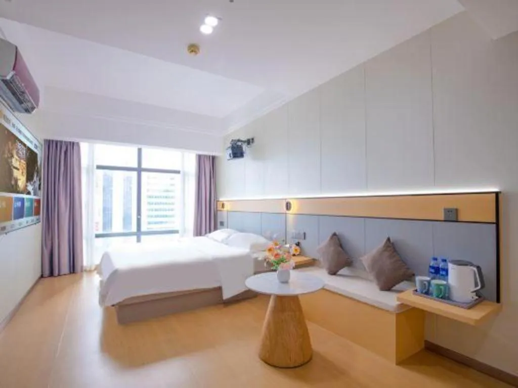 Bed in Silver Art Hotel