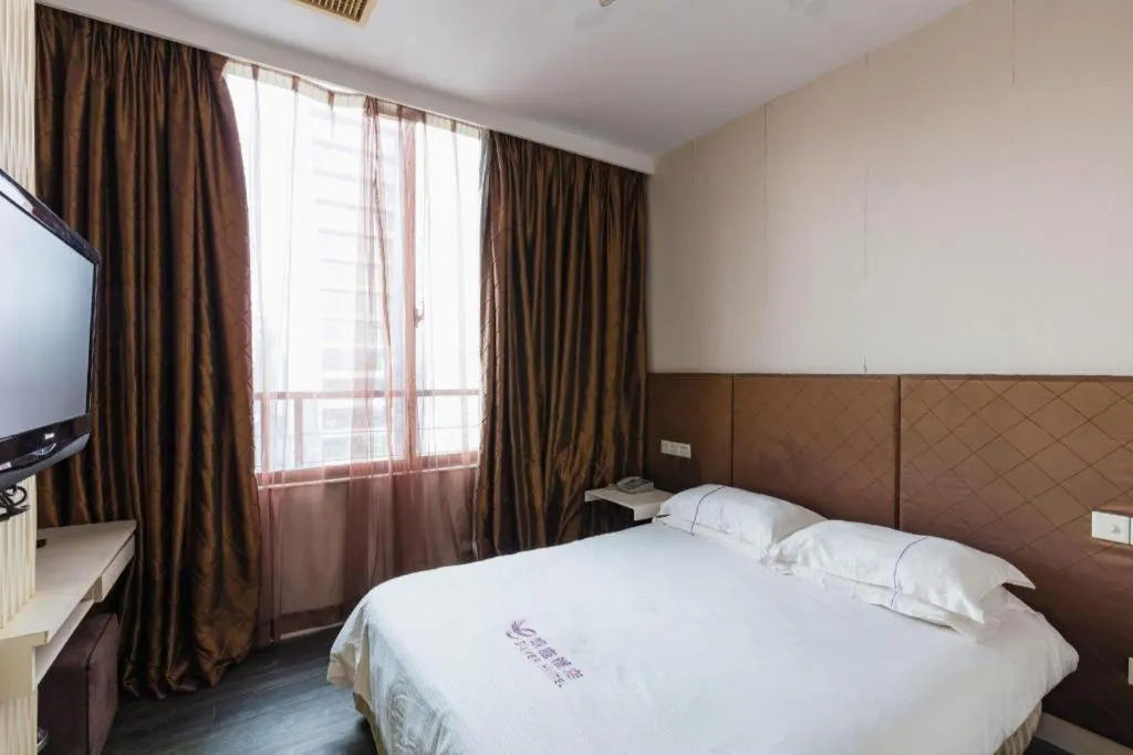 Bed in Silver Art Hotel