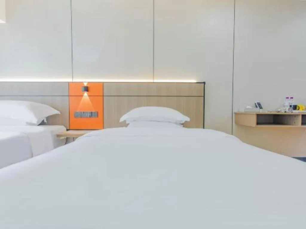 Bed in Silver Art Hotel