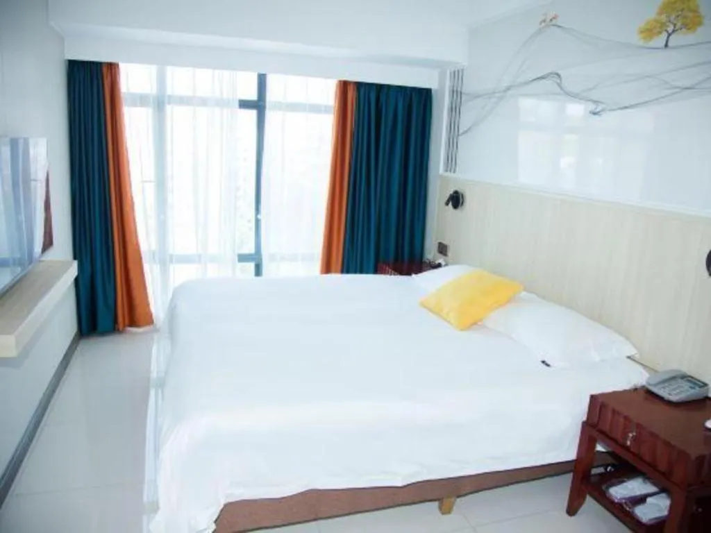 Bed in Silver Art Hotel