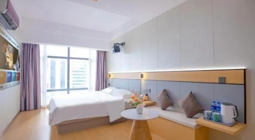 Bed in Silver Art Hotel