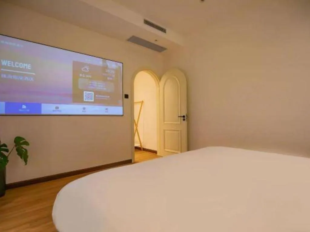 Bed in Silver Art Hotel