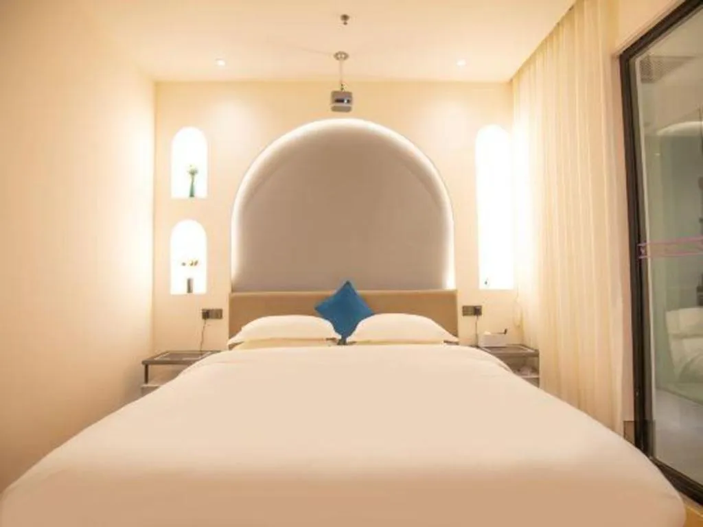 Bed in Silver Art Hotel