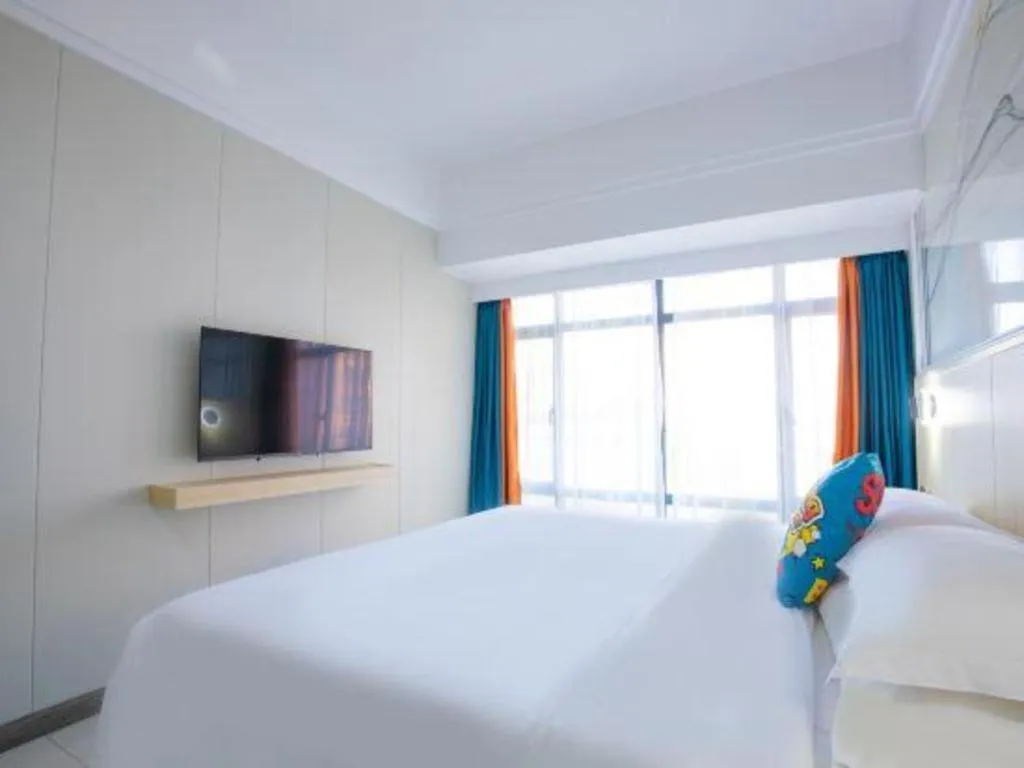 Bed in Silver Art Hotel