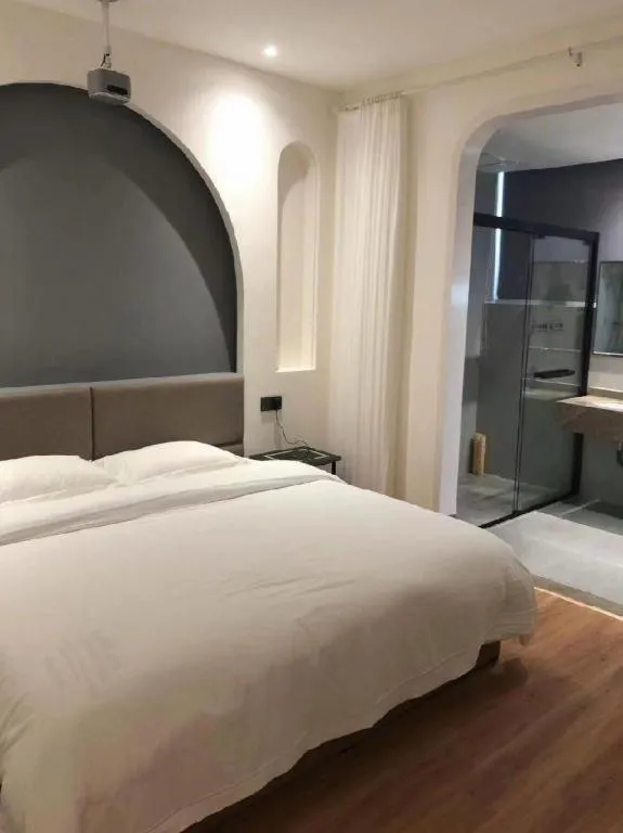 Bed in Silver Art Hotel