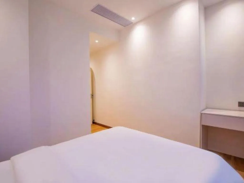 Bed in Silver Art Hotel