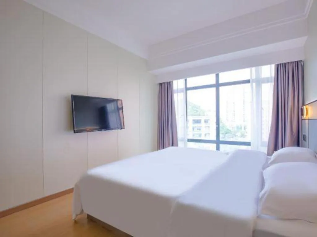 Bed in Silver Art Hotel