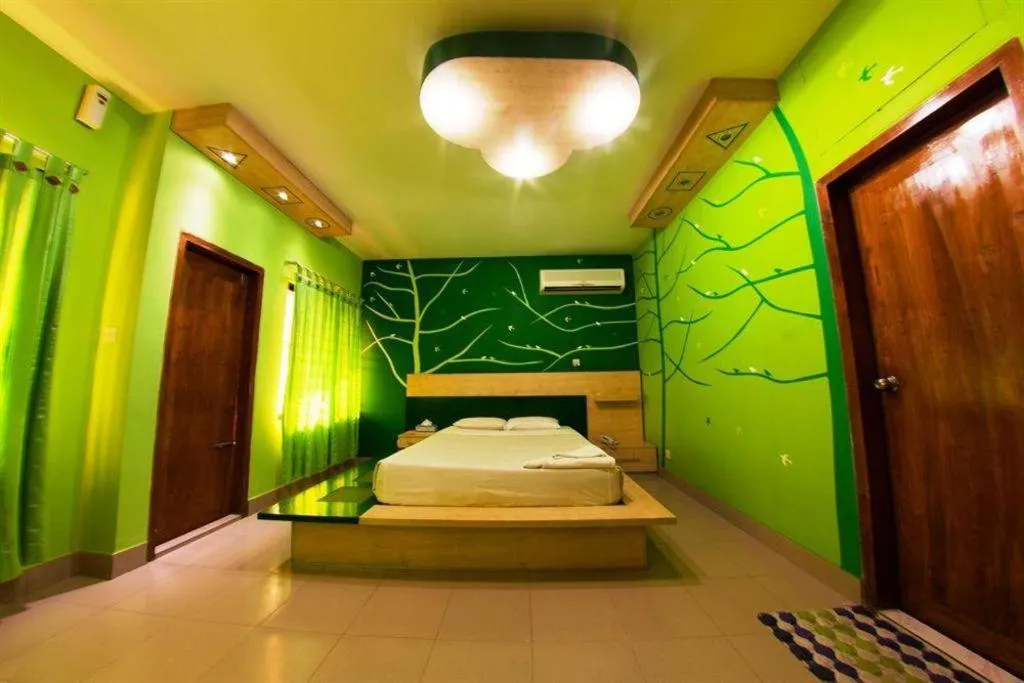 Bed in Tropical Daisy