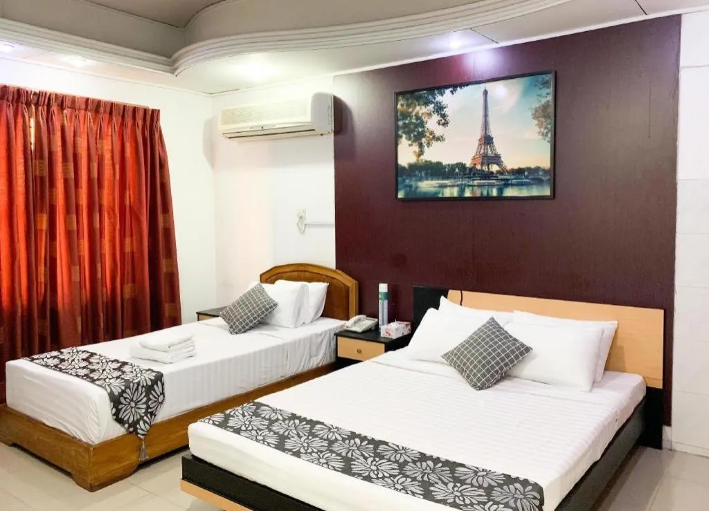 Bed in Tropical Daisy