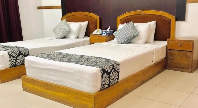 Bed in Tropical Daisy