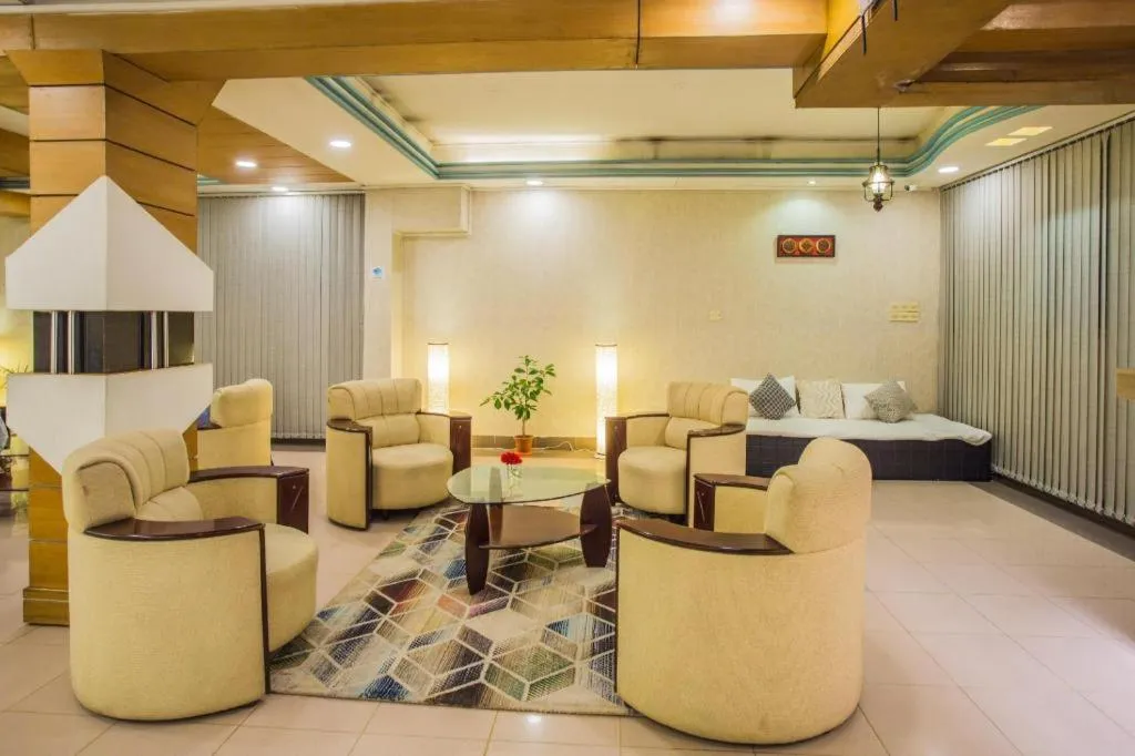 Bed in Tropical Daisy