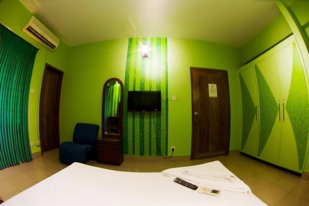 Bed in Tropical Daisy