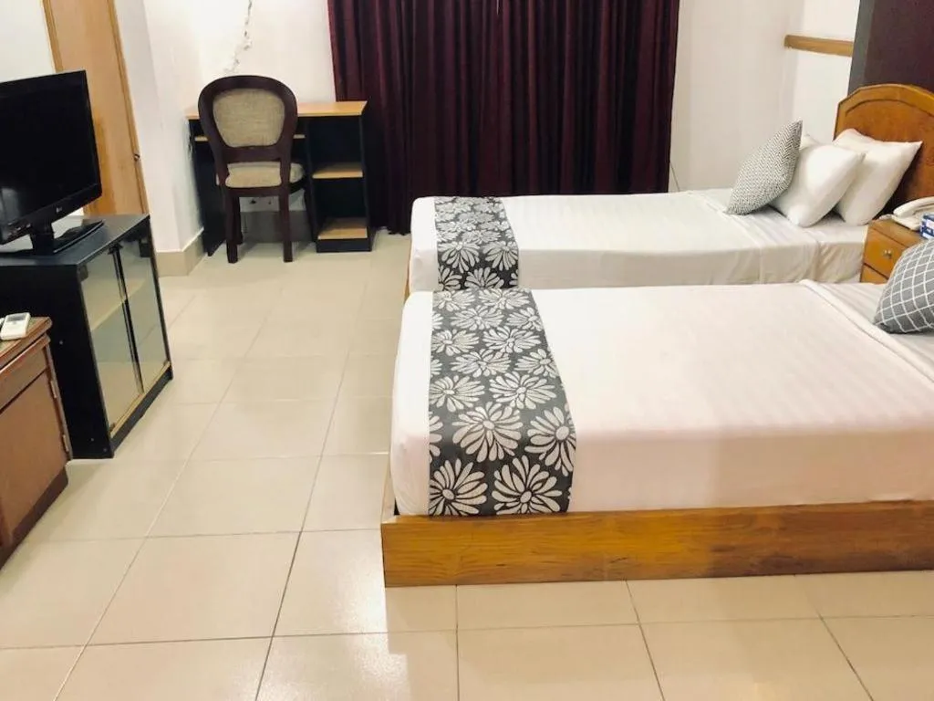 Bed in Tropical Daisy