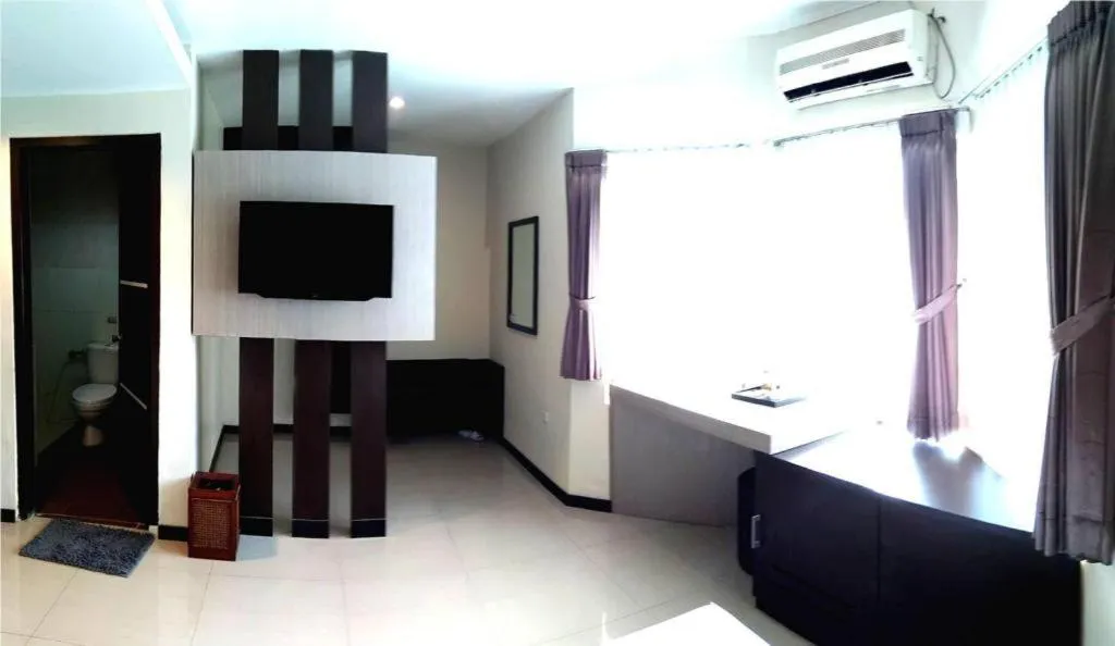 Alexander Hotel Tegal