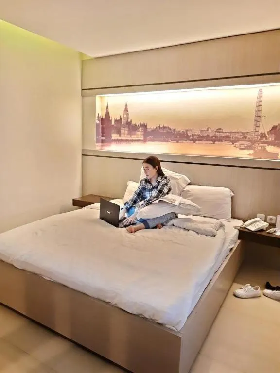 Bed in Alexander Hotel Tegal