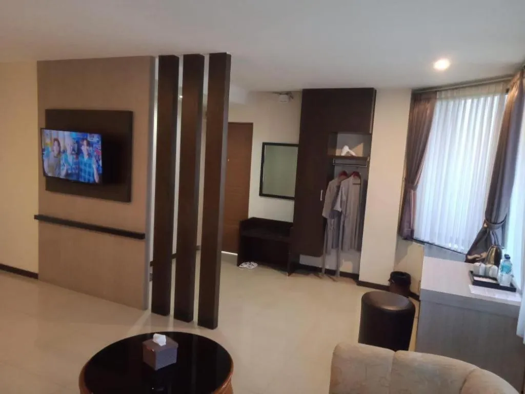 Alexander Hotel Tegal