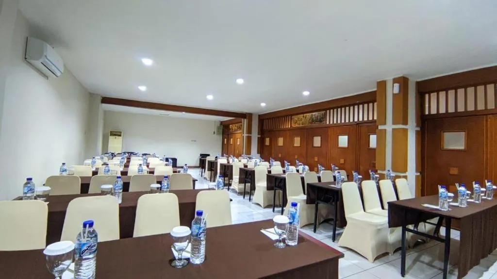 Alexander Hotel Tegal