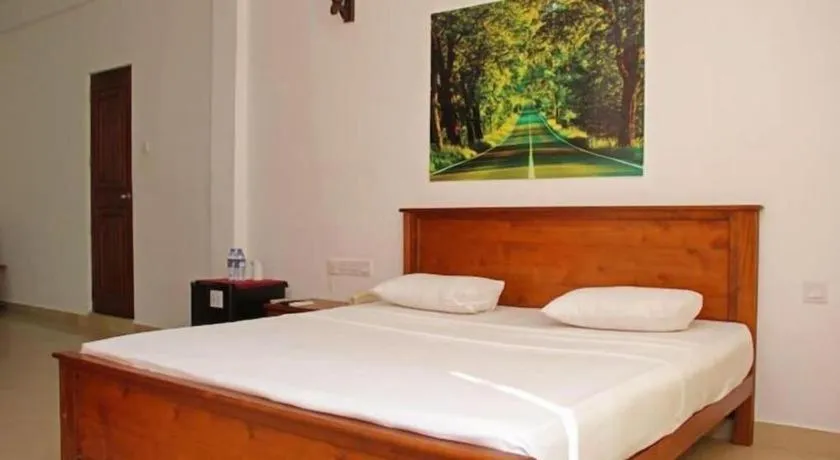 Bed in OYO 246 Roy Villa Beach Hotel