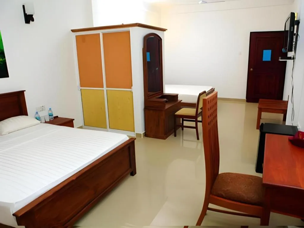 Bed in OYO 246 Roy Villa Beach Hotel