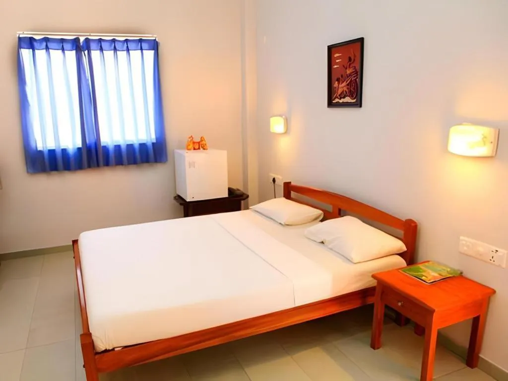 Bed in OYO 246 Roy Villa Beach Hotel