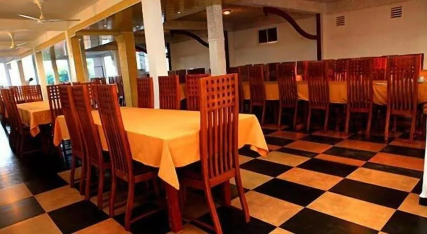 OYO 246 Roy Villa Beach Hotel