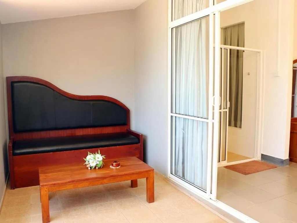 OYO 246 Roy Villa Beach Hotel