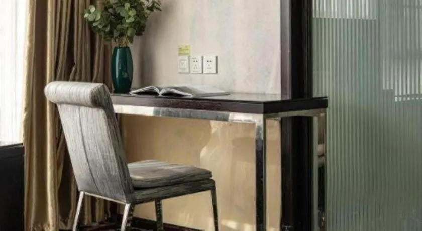 Kunming Long Way Hotel